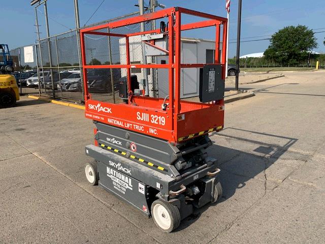 New or Used Rental Skyjack SJIII3219   | lift truck rental for sale | National Lift Truck, Inc.